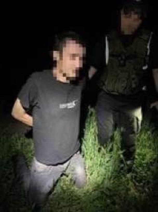 Чоловік намагався накласти на себе руки, але поліцейські йому завадили / © Прокуратура Київської області