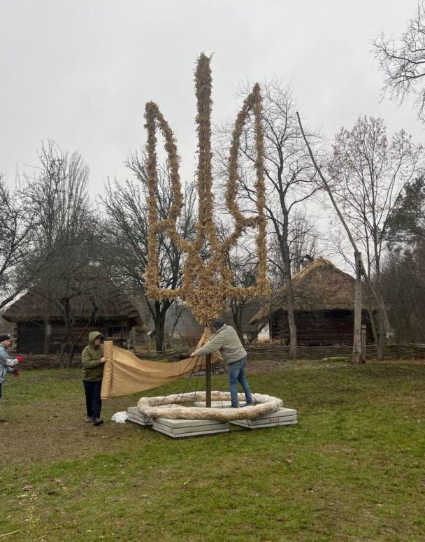Найбільший тризуб з дідухів / © Лана Вєтрова