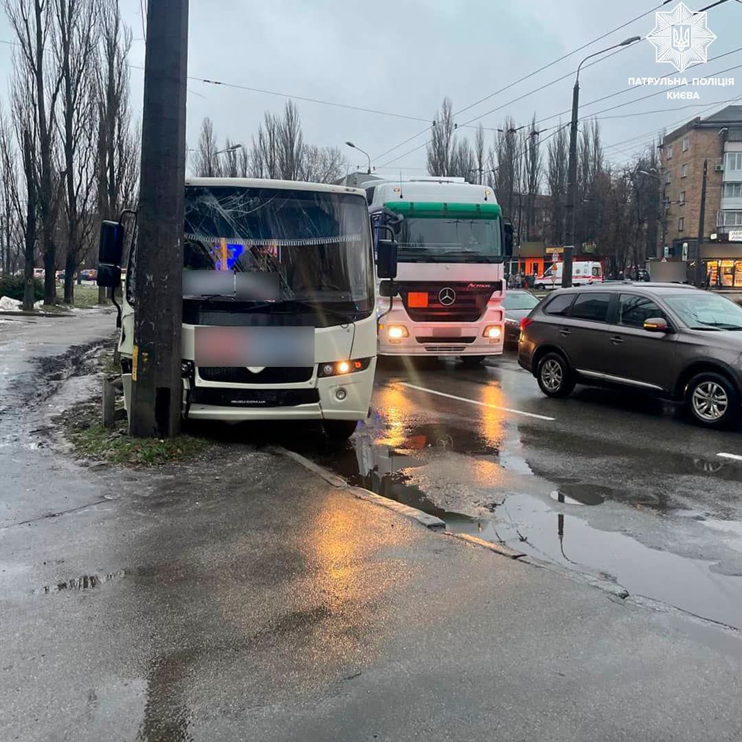 Внаслідок ДТП постраждали декілька пасажирів / © 
