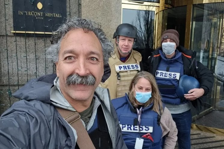 Команда Fox News перед зйомками, коли їх машину розстріляли, 14 березня 2022 року (Фото: Fox News)