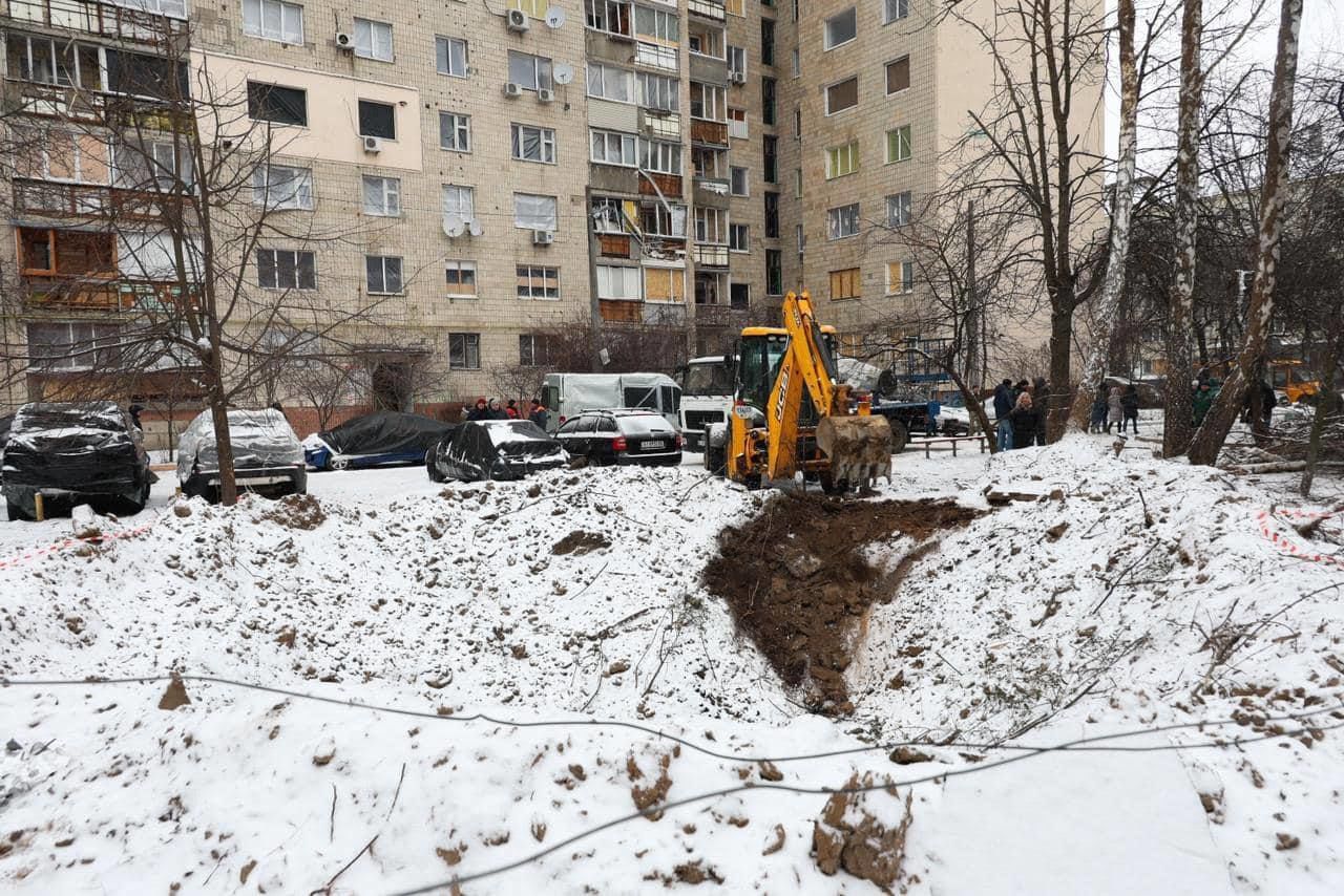 Руйнування у Вишневому після ракетної атаки 2 січня / Фото: Київська ОВА / © 