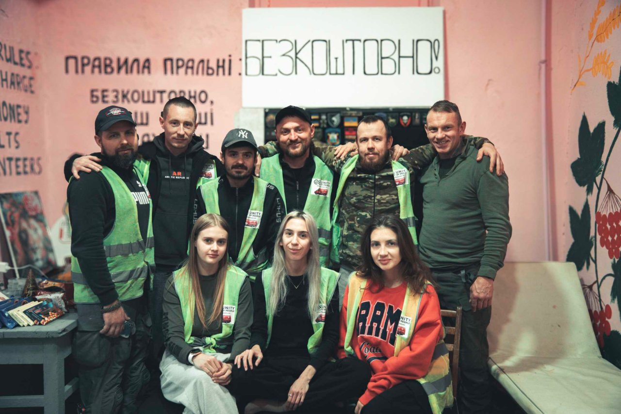 Пуришев (посередині) та його команда (Фото: Сергій Окунєв / NV)
